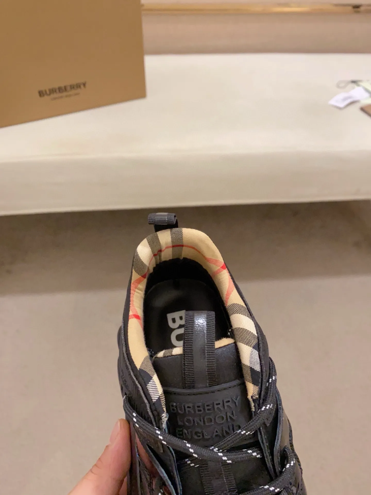 Men's shoes 💰: 640💰🇮🇹🇮🇹BURBERRY's top purchasing agents are available simultaneously at the counter. 🔍🔍Synchronized sales. Positive code number: 38-46. Italian imported cowhide, fully imported sheepskin lining, sole: original sole provided by the original factory, exclusive movable molded sole, super comfortable, original factory follow-up goods, 🔍🔍high quality, you can enter and exit the counter at will, welcome to compare